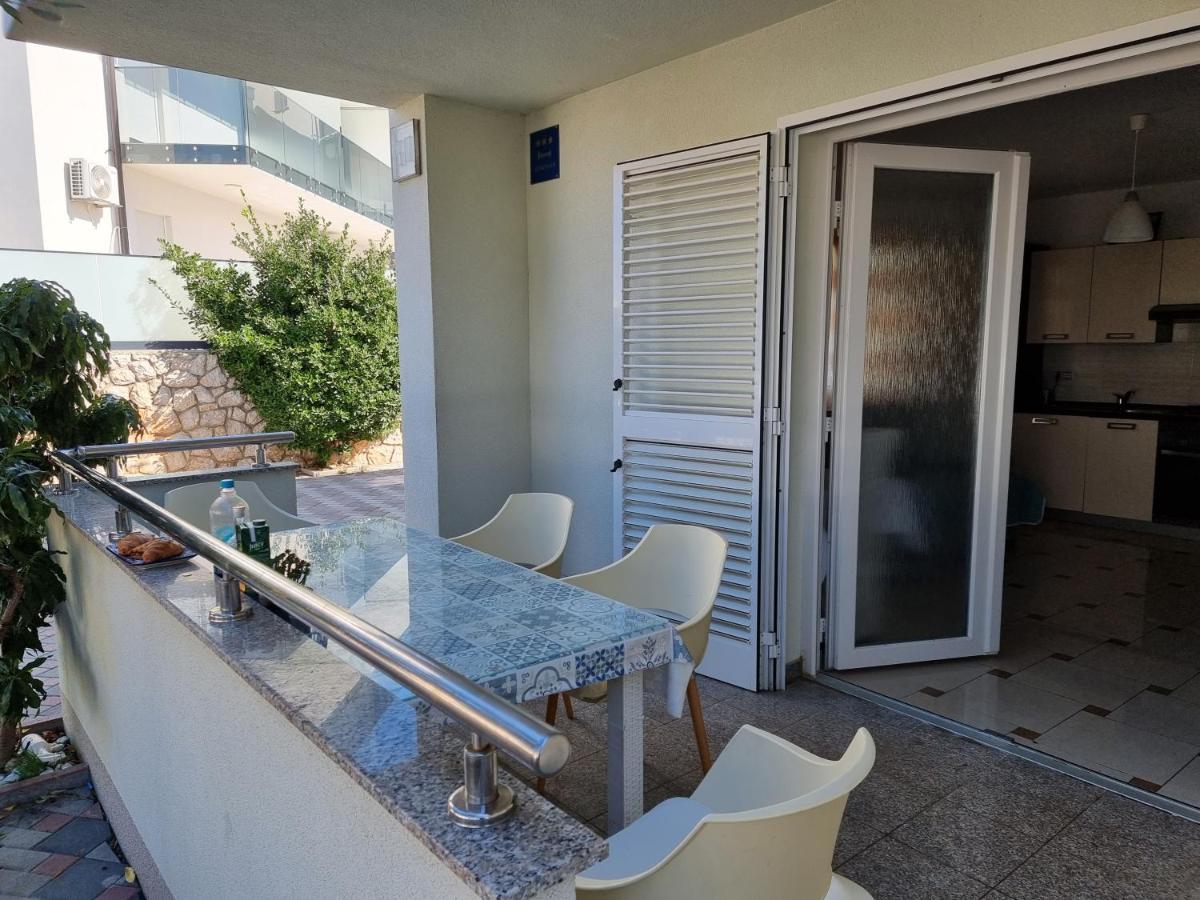The Golden Grotto Apartments Novaglia Esterno foto